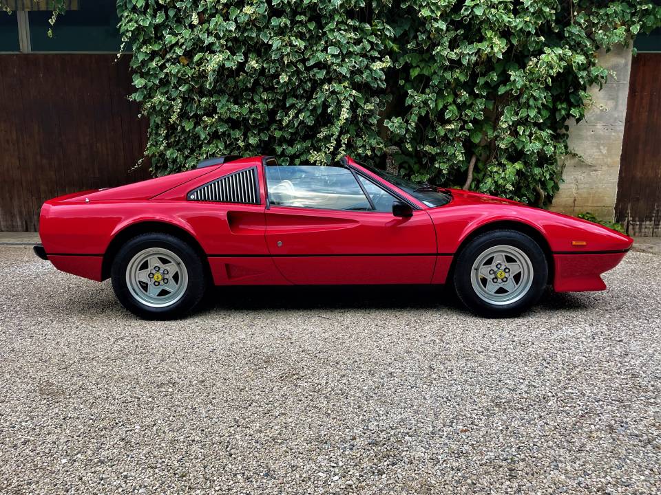 Bild 5/12 von Ferrari 208 GTS Turbo (1984)
