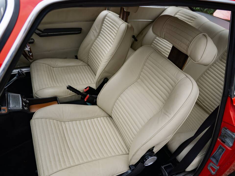Image 18/20 of Alfa Romeo Giulia 1600 GT Junior (1976)