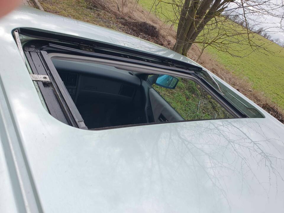 Image 18/21 of Audi 80 - 2.0 E (1992)