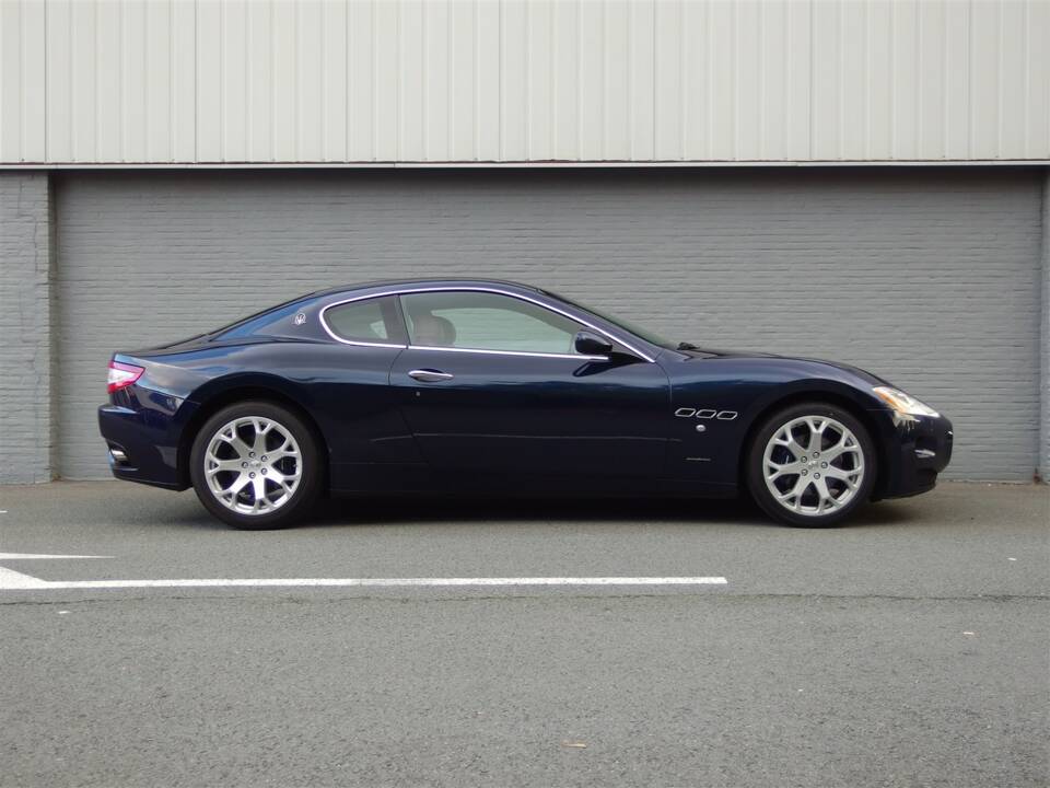 Image 5/99 of Maserati GranTurismo 4.2 (2008)