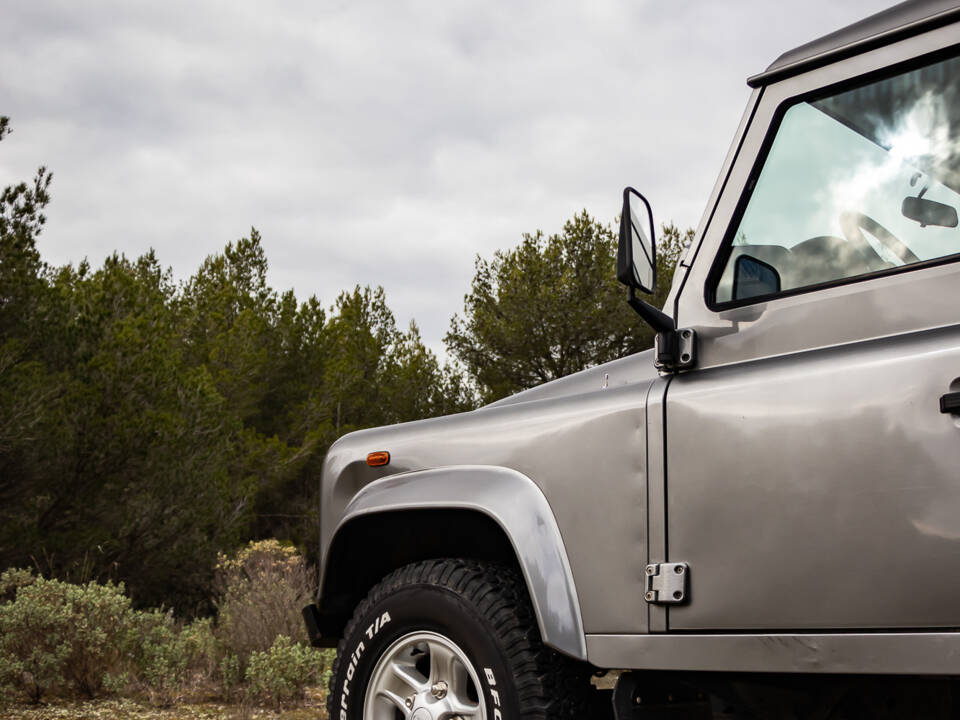 Image 38/50 of Land Rover Defender 90 TD4 (2007)