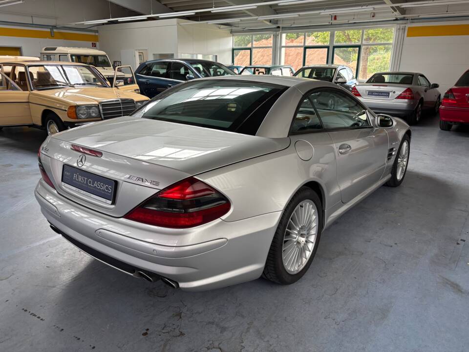 Image 21/29 of Mercedes-Benz SL 55 AMG (2002)