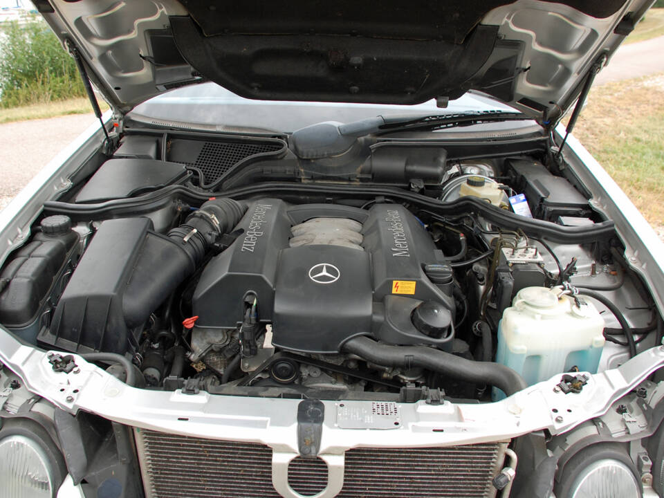 Imagen 32/34 de Mercedes-Benz E 240 (1999)