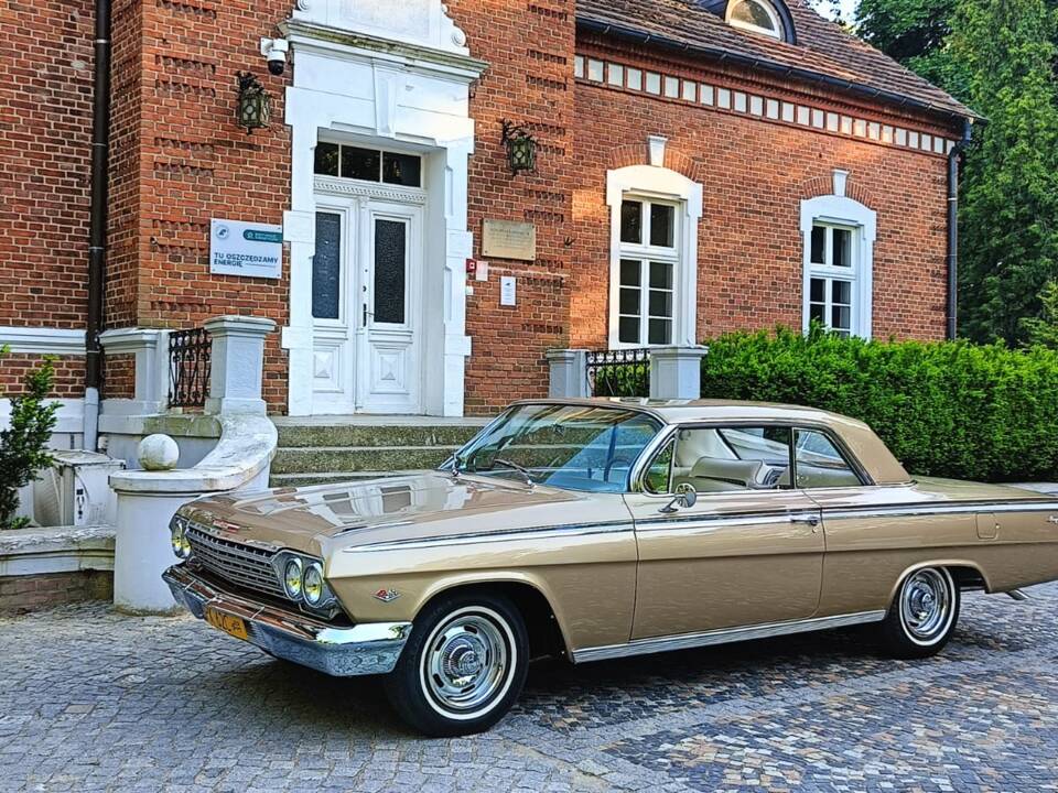 Image 1/21 of Chevrolet Impala Sport Coupe (1962)