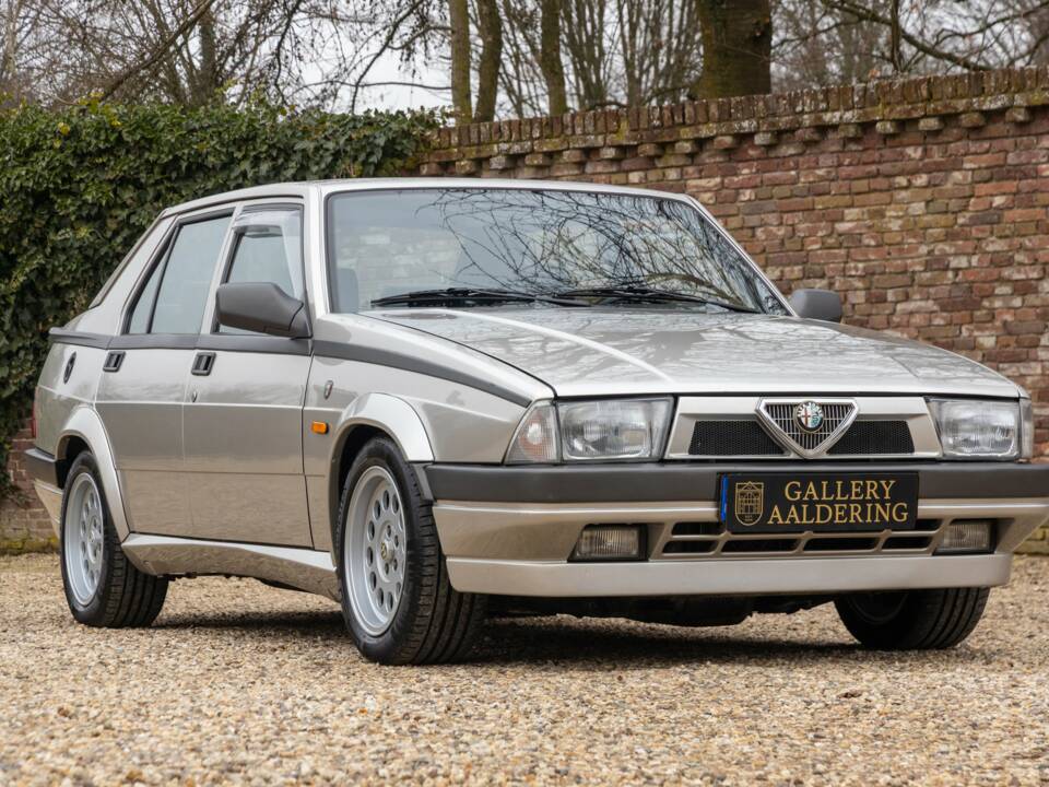 Image 27/50 of Alfa Romeo 75 2.0 Twin Spark (1988)