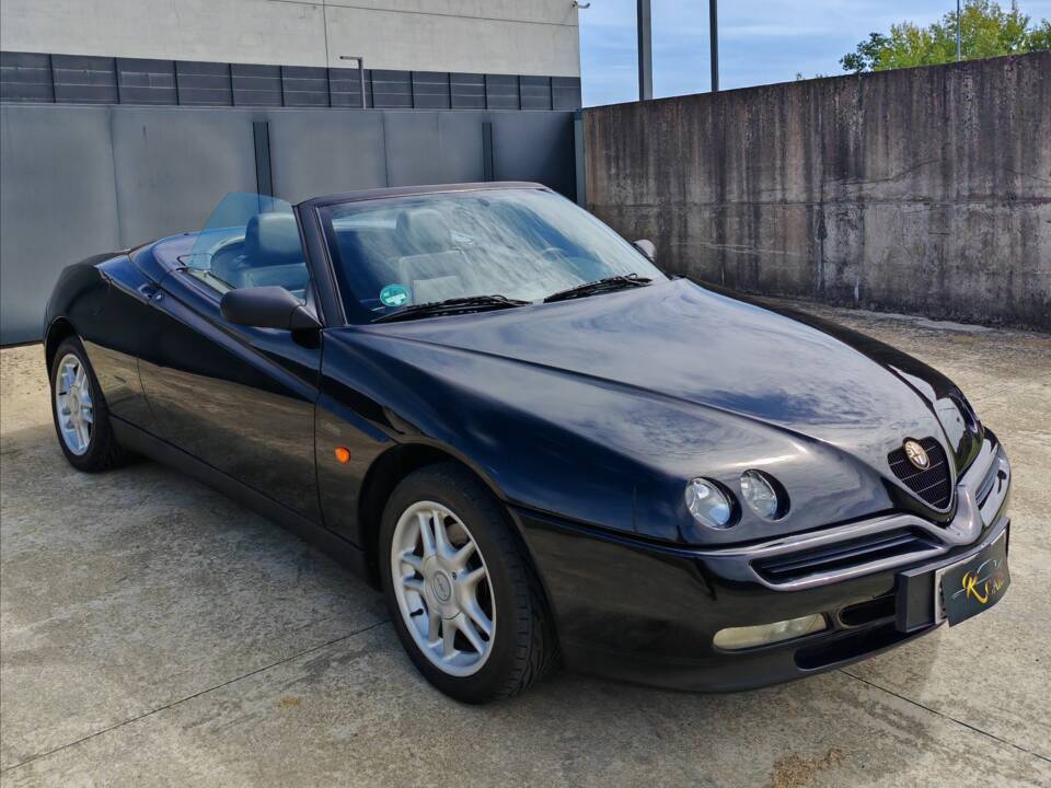 Bild 21/37 von Alfa Romeo Spider 2.0 Twin Spark 16V (1996)