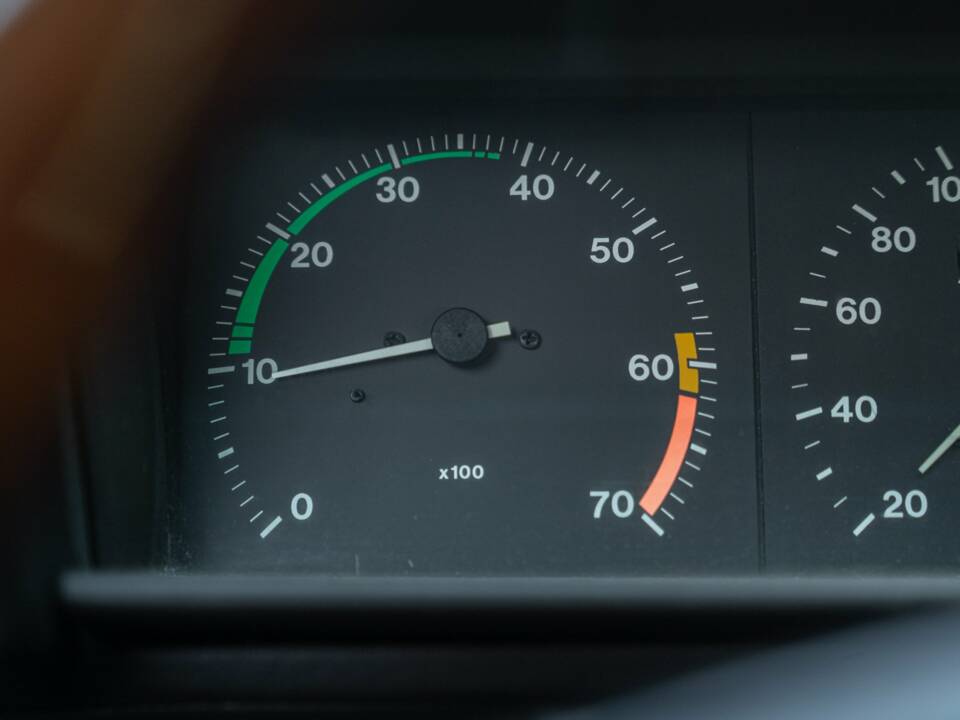 Immagine 47/50 di Alfa Romeo 75 2.0 Twin Spark (1989)