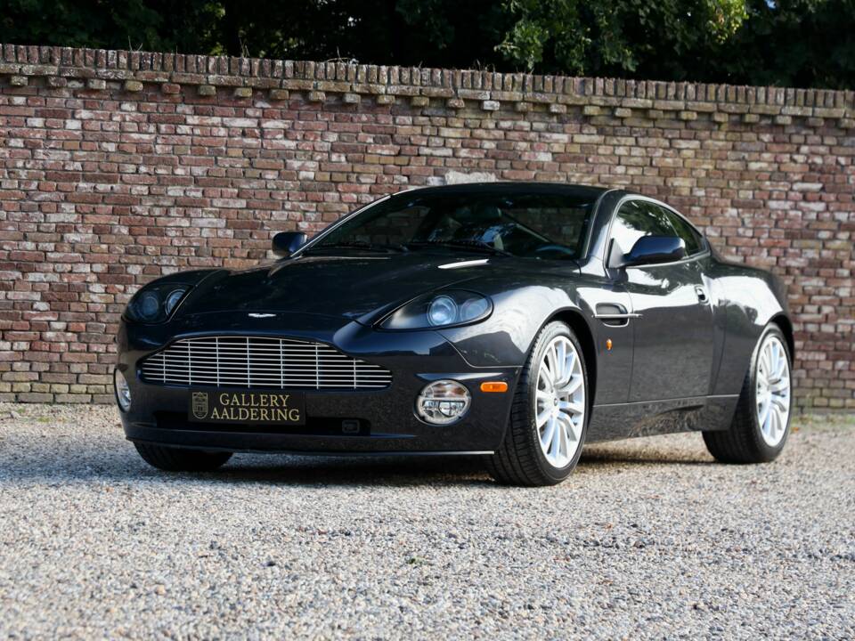 Image 17/50 of Aston Martin V12 Vanquish (2003)