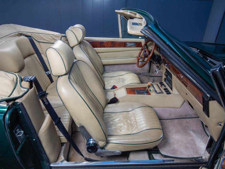 Image 15/20 of Aston Martin V8 (1981)
