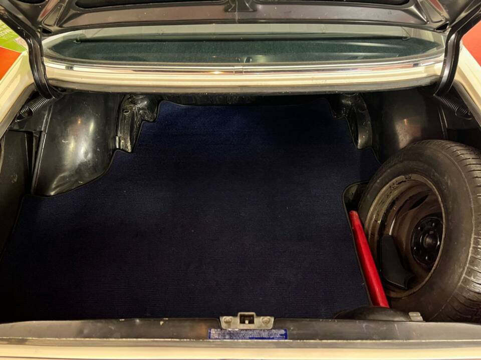 Image 38/46 of Mercedes-Benz 220 D (1972)