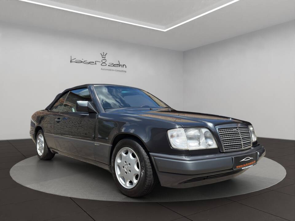 Imagen 3/24 de Mercedes-Benz E 220 (1993)
