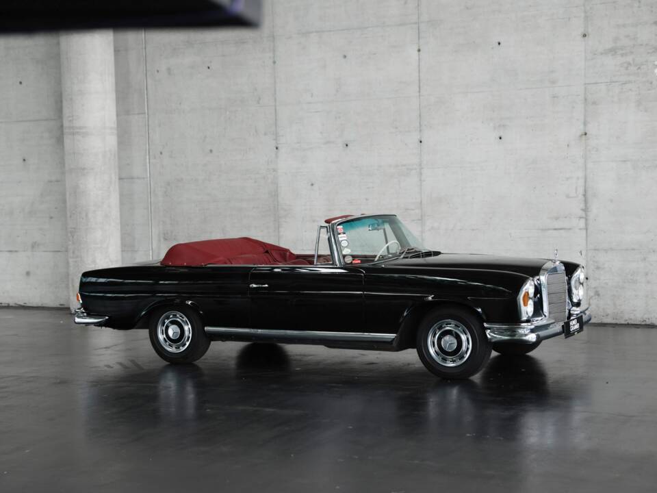 Image 11/50 of Mercedes-Benz 220 SE b (1962)