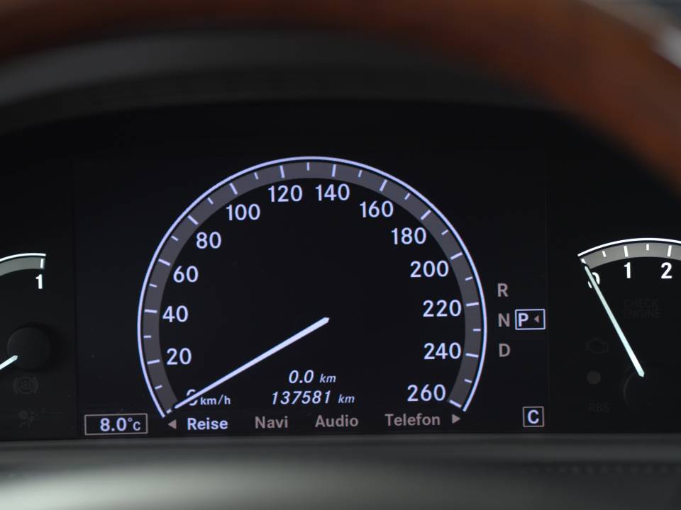 Image 19/32 of Mercedes-Benz CL 500 (2008)