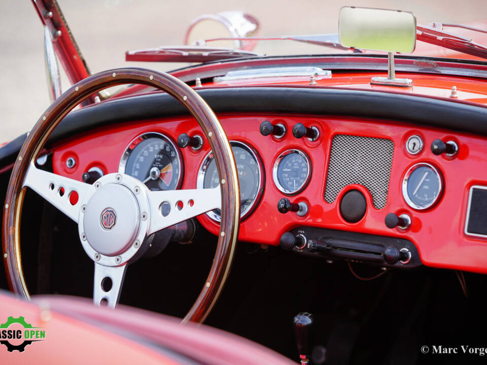 Image 26/43 of MG MGA 1600 (1960)