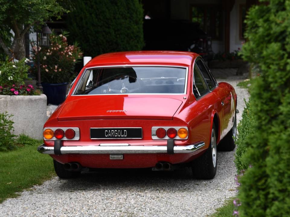 Image 17/19 de Ferrari 365 GT 2+2 (1970)