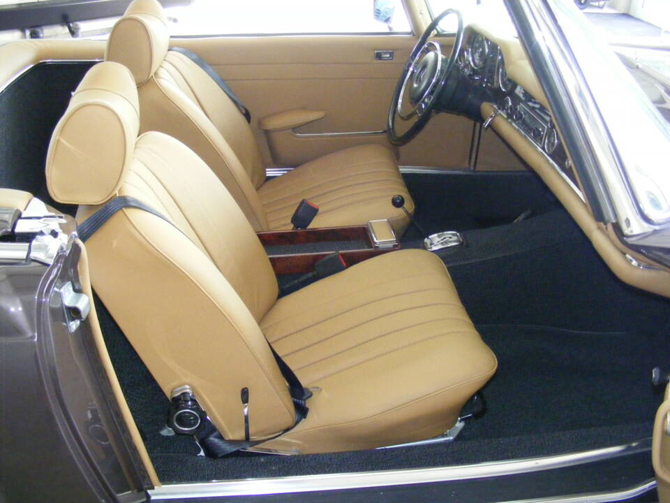 Image 3/36 of Mercedes-Benz 280 SL (1970)