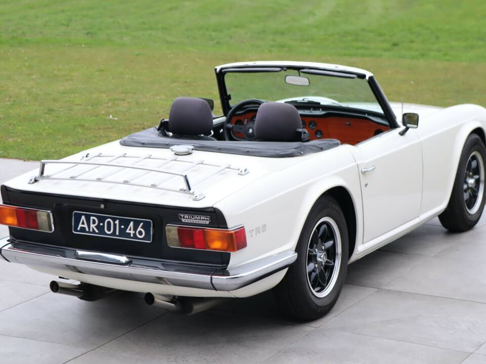 Image 2/50 de Triumph TR 6 (1970)