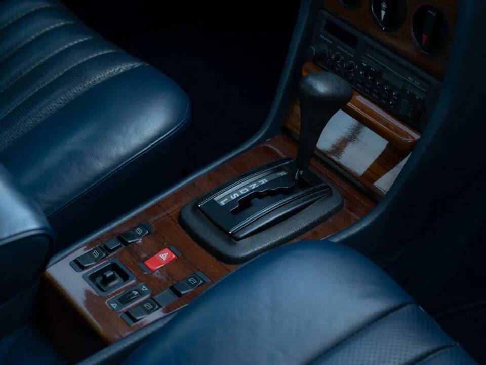 Image 38/62 of Mercedes-Benz 280 CE (1982)