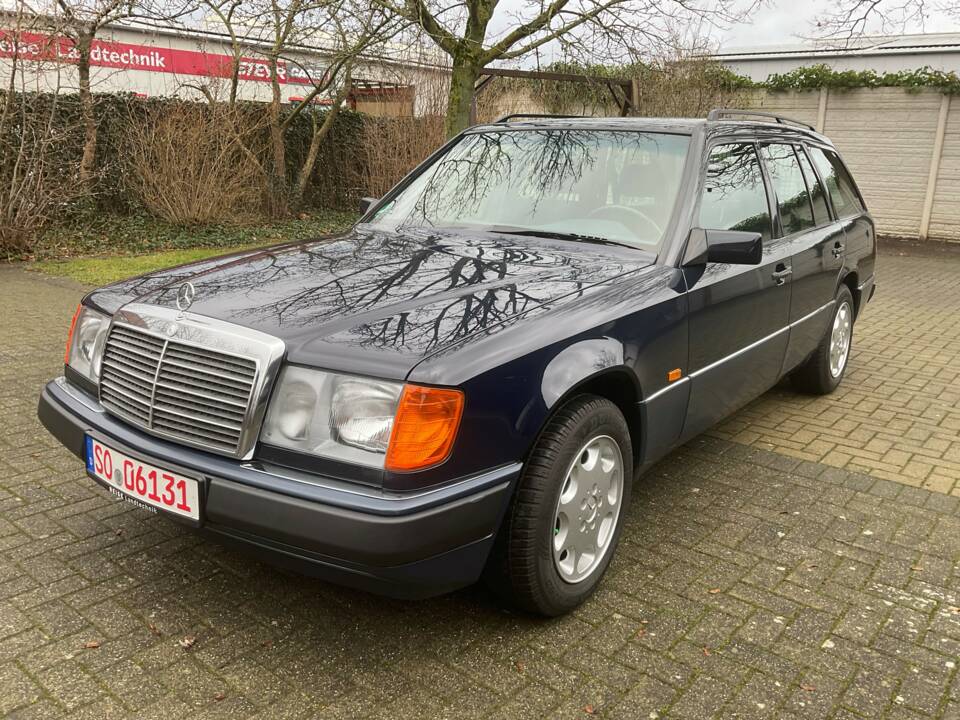 Image 23/149 of Mercedes-Benz 320 TE (1993)