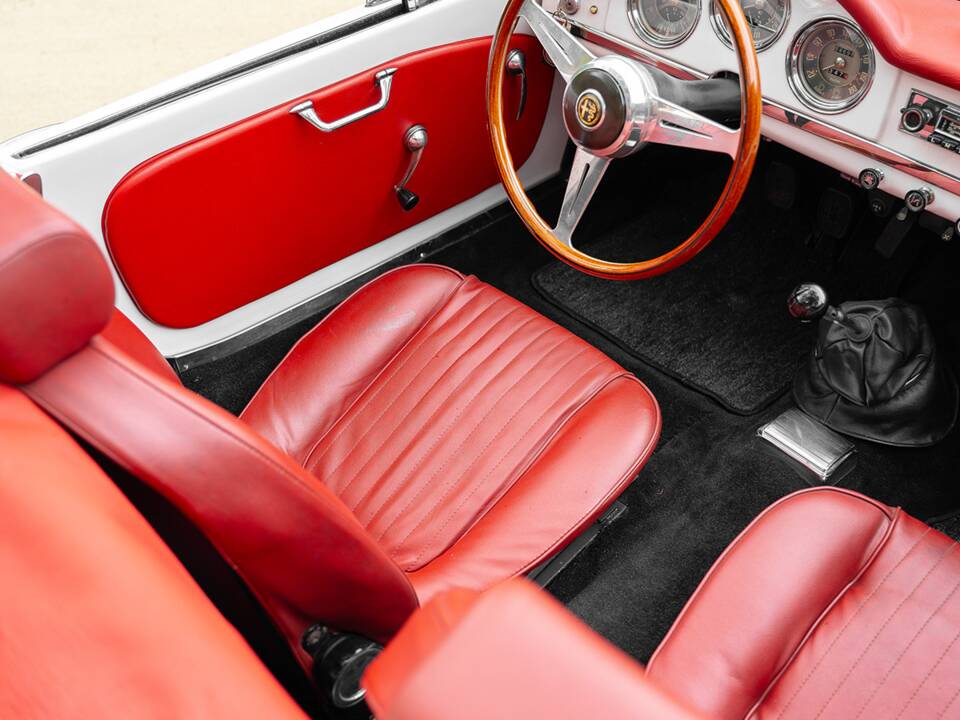 Immagine 22/43 di Alfa Romeo Giulia 1600 Spider (1964)