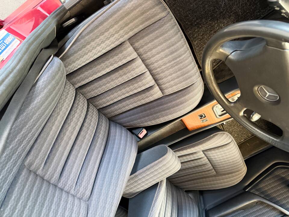 Image 11/21 of Mercedes-Benz 230 E (1992)