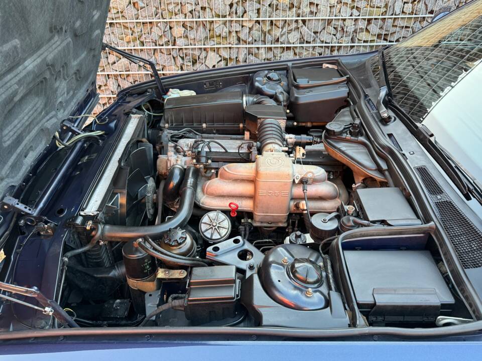 Immagine 47/99 di BMW 735i (1988)