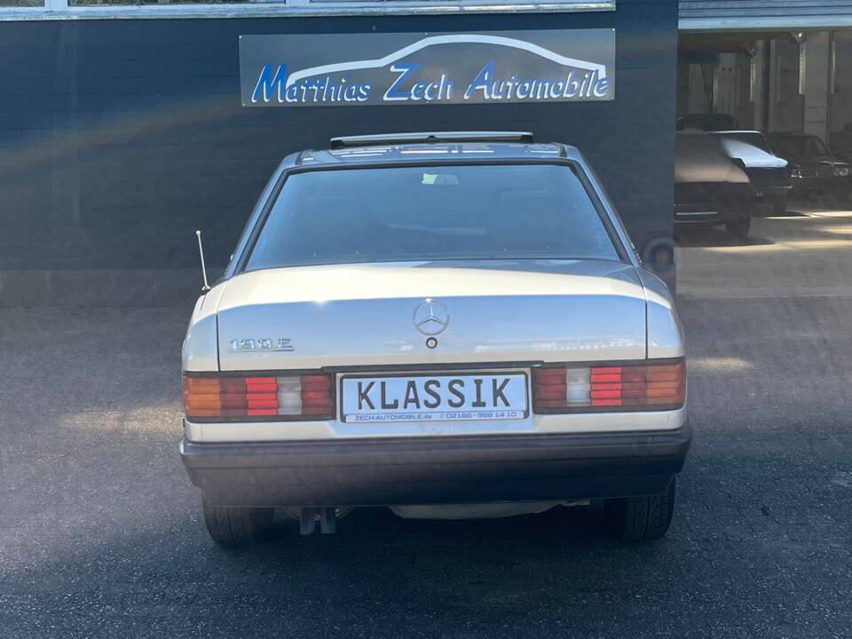 Image 10/89 de Mercedes-Benz 190 E 2.6 (1988)