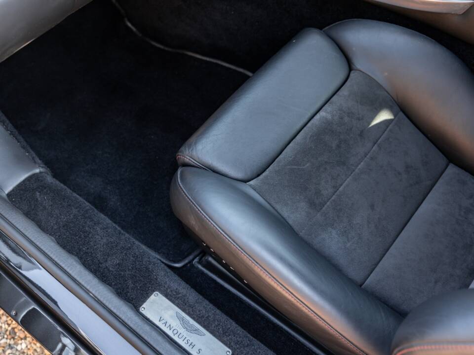 Image 28/75 of Aston Martin V12 Vanquish S (2007)