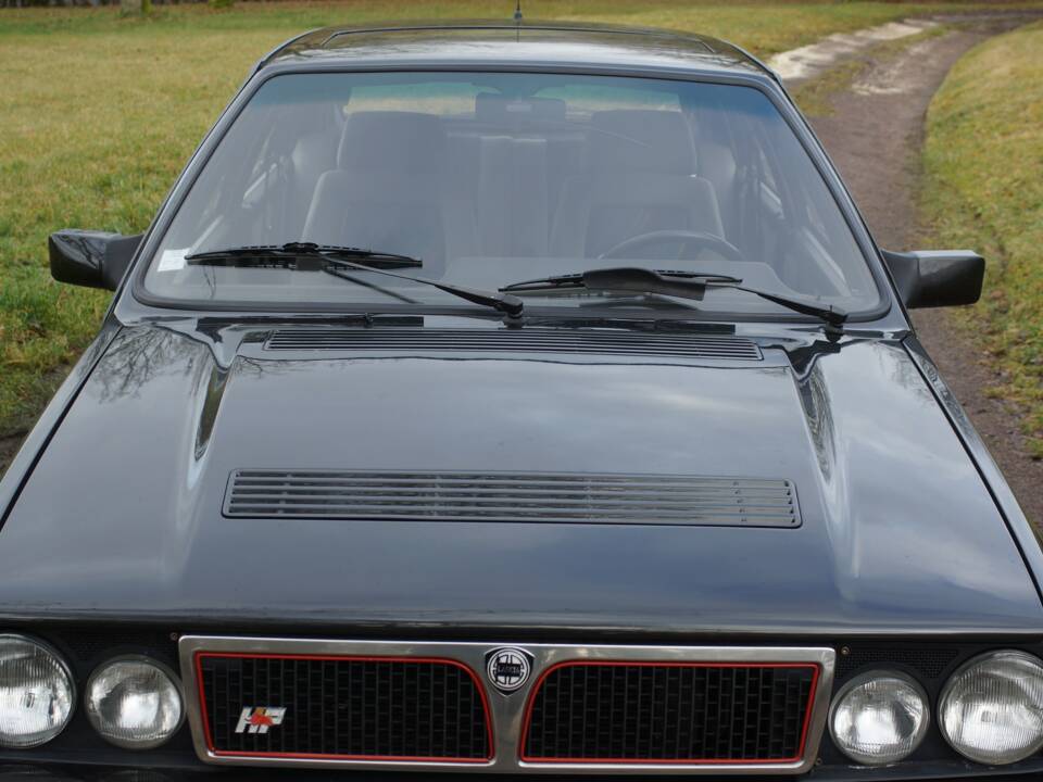 Bild 4/105 von Lancia Delta HF Integrale 16V (1990)