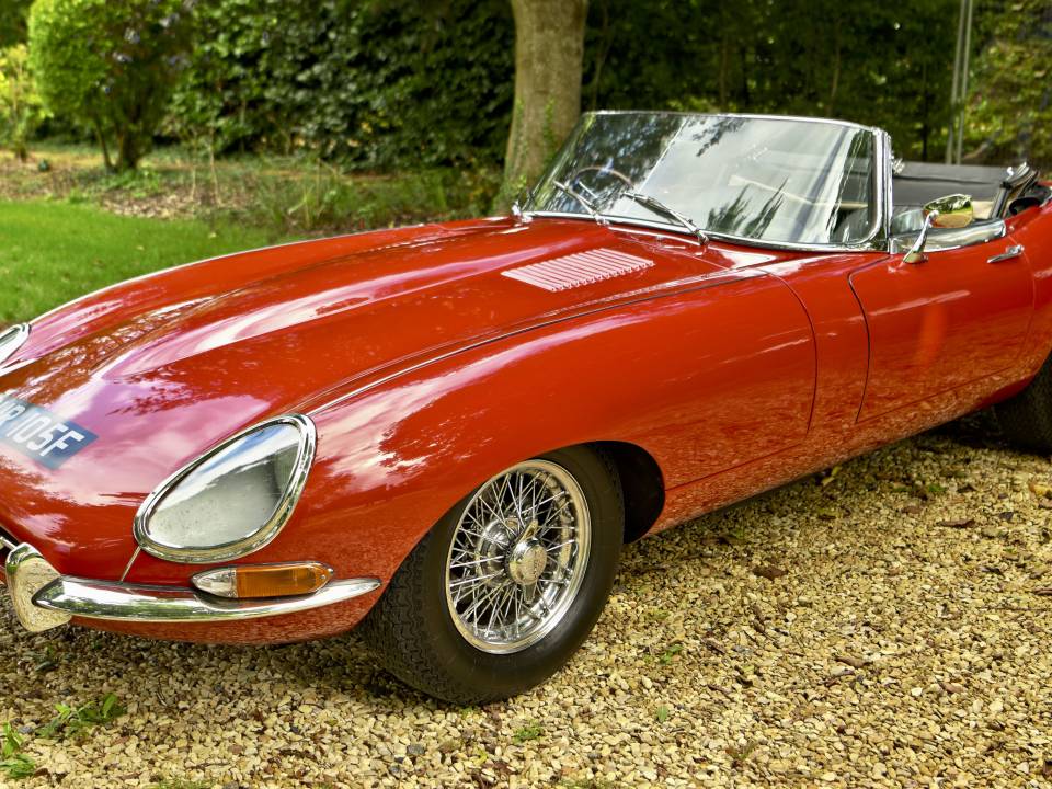 Immagine 1/50 di Jaguar E-Type (1968)