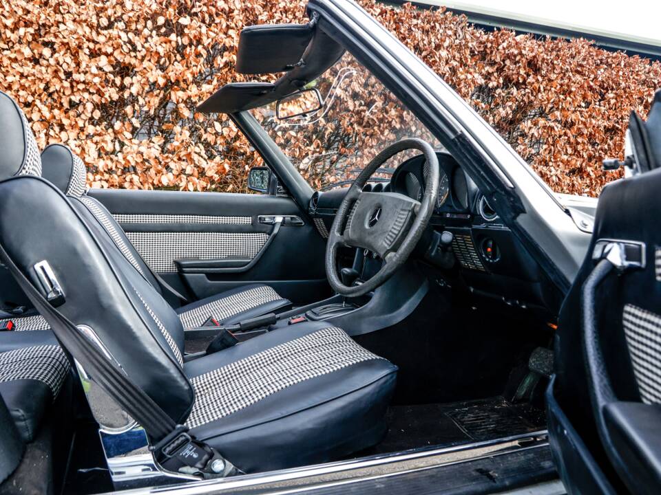 Image 33/40 of Mercedes-Benz 450 SL (1977)