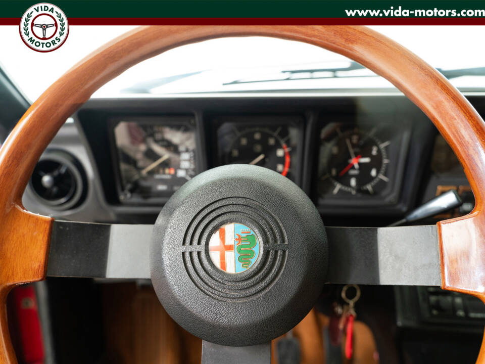 Immagine 17/32 di Alfa Romeo GTV 6 2.5 (1981)