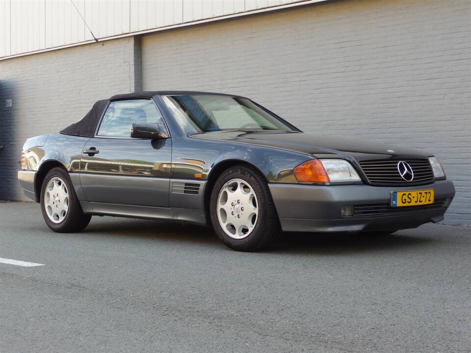 Image 1/96 of Mercedes-Benz 300 SL (1992)