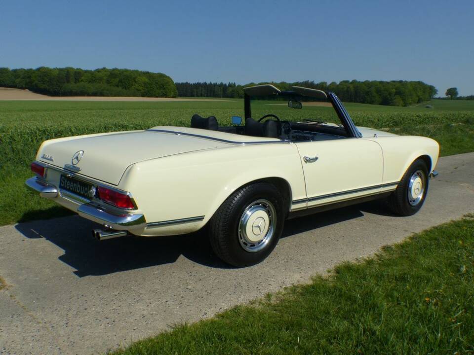 Mercedes-Benz 280 SL Roadster (W 113) hellelfenbein 1969