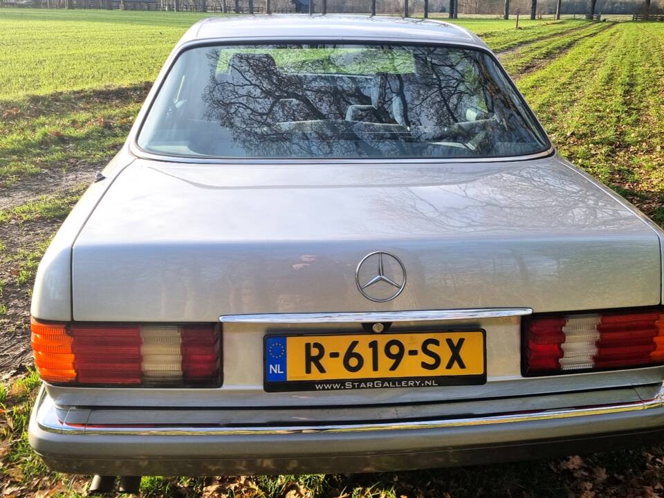 Image 5/18 de Mercedes-Benz 420 SEL (1987)