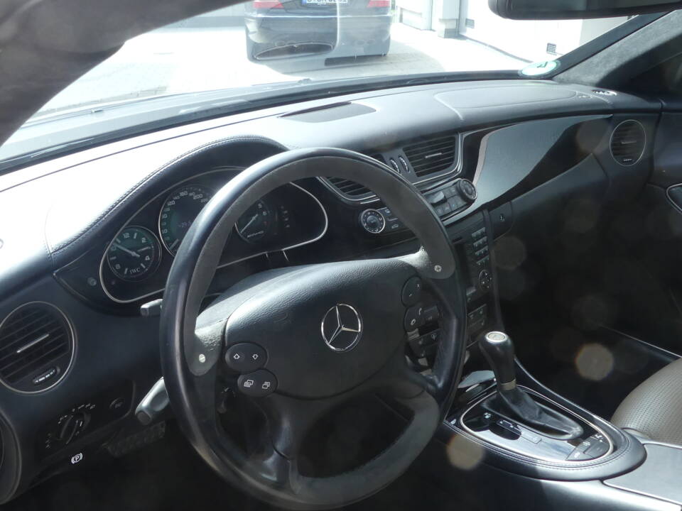 Bild 21/35 von Mercedes-Benz CLS 55 AMG (2006)