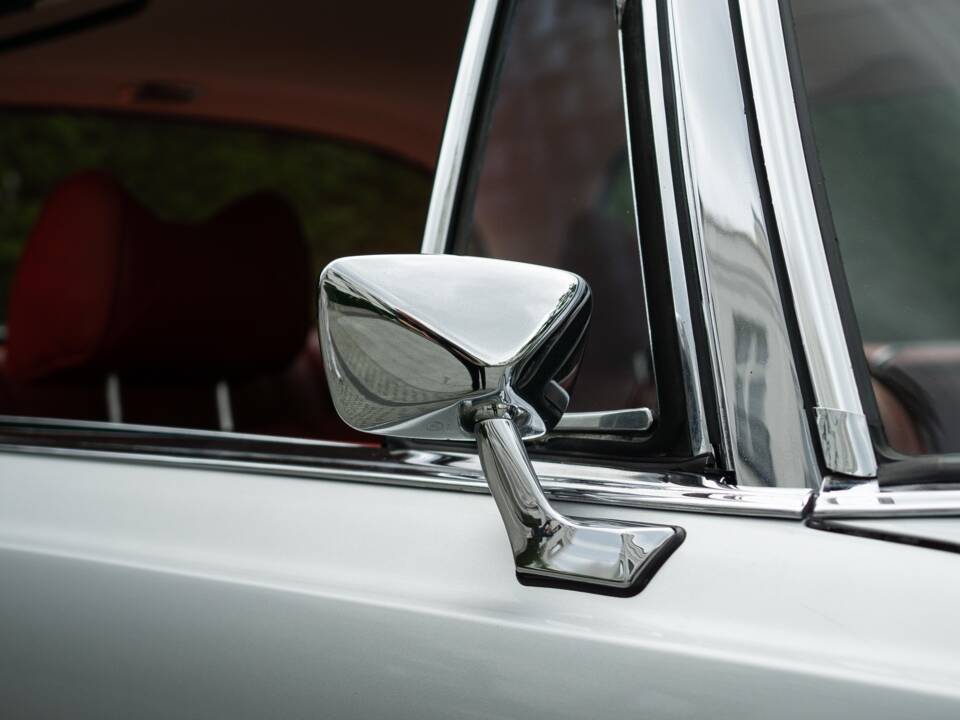 Image 52/95 of Mercedes-Benz 280 SE 3,5 (1970)