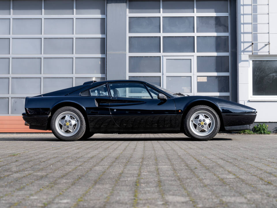 Image 4/17 of Ferrari 328 GTB (1988)