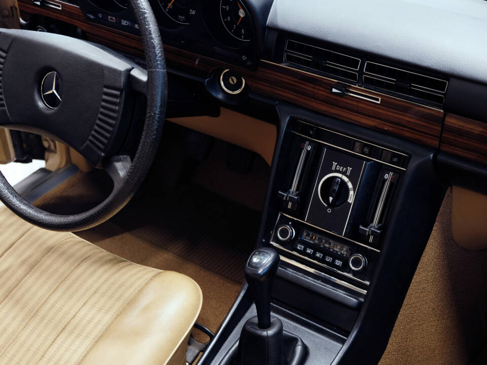 Immagine 18/24 di Mercedes-Benz 280 S (1975)