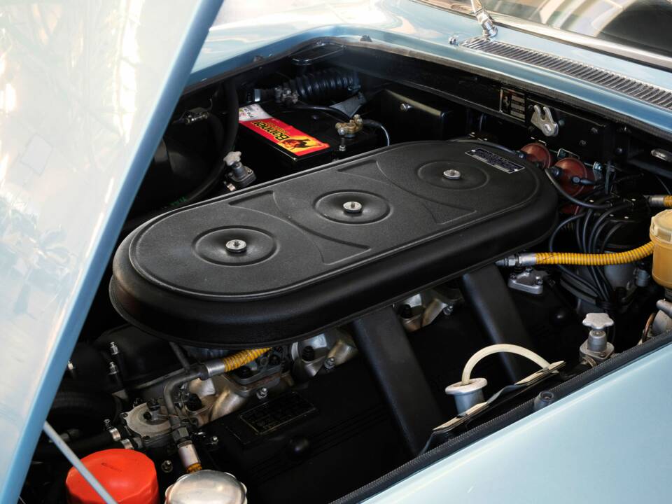 Image 45/50 of Ferrari 330 GT 2+2 (1964)