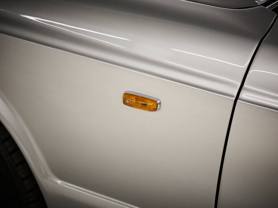 Image 24/77 of Bentley Azure (2001)