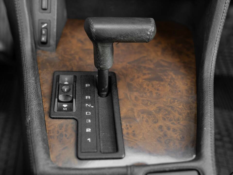 Image 16/36 of BMW 750iL (1989)