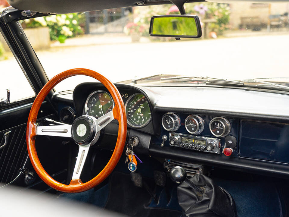 Image 37/83 de Alfa Romeo 1750 Spider Veloce (1969)