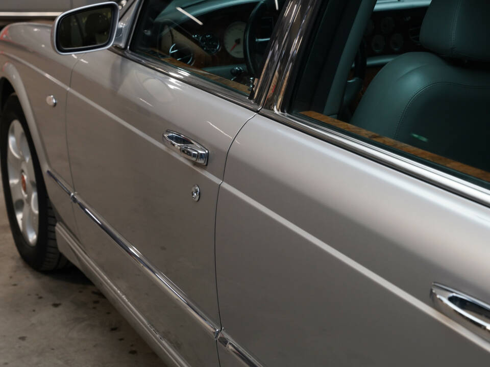 Image 22/50 of Bentley Arnage R (2004)