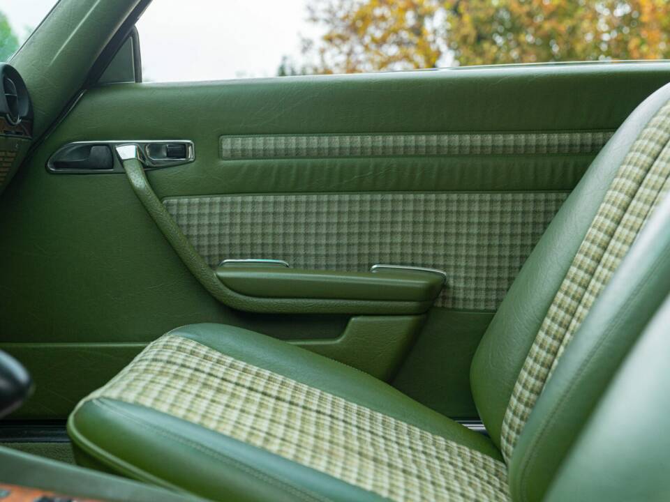 Image 33/50 of Mercedes-Benz 500 SLC (1984)