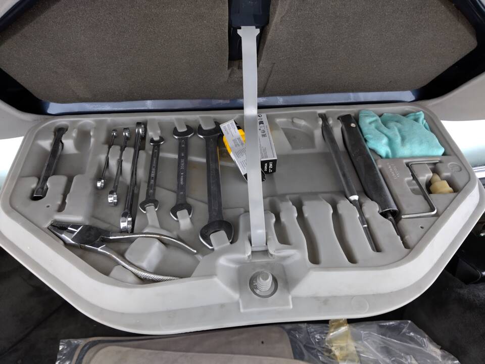 Bild 20/113 von BMW 735i (1986)