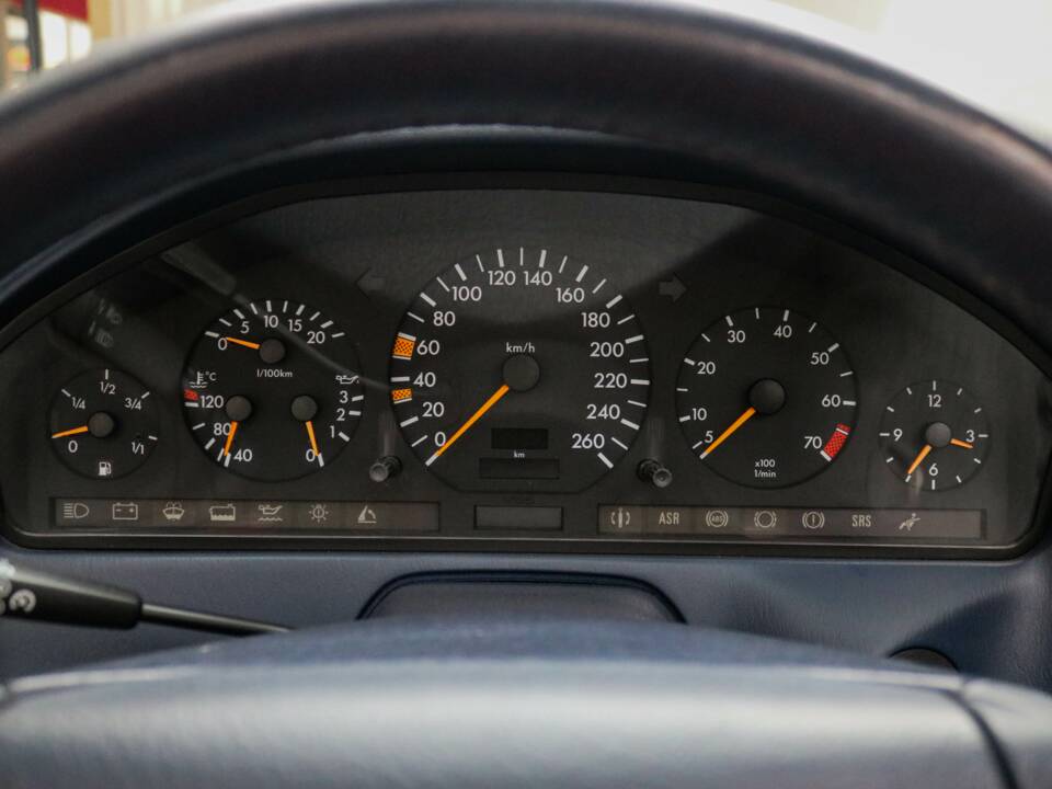 Bild 15/84 von Mercedes-Benz SL 320 (1996)