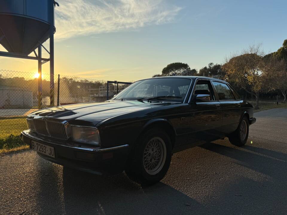 Image 3/40 of Jaguar Sovereign 3.6 (1989)