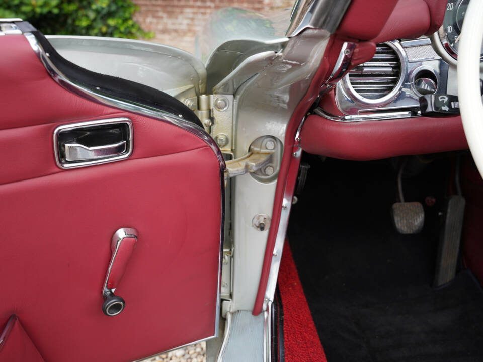 Image 34/50 of Mercedes-Benz 280 SL (1969)