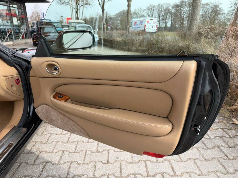 Image 14/34 of Jaguar XK8 4.0 (1997)